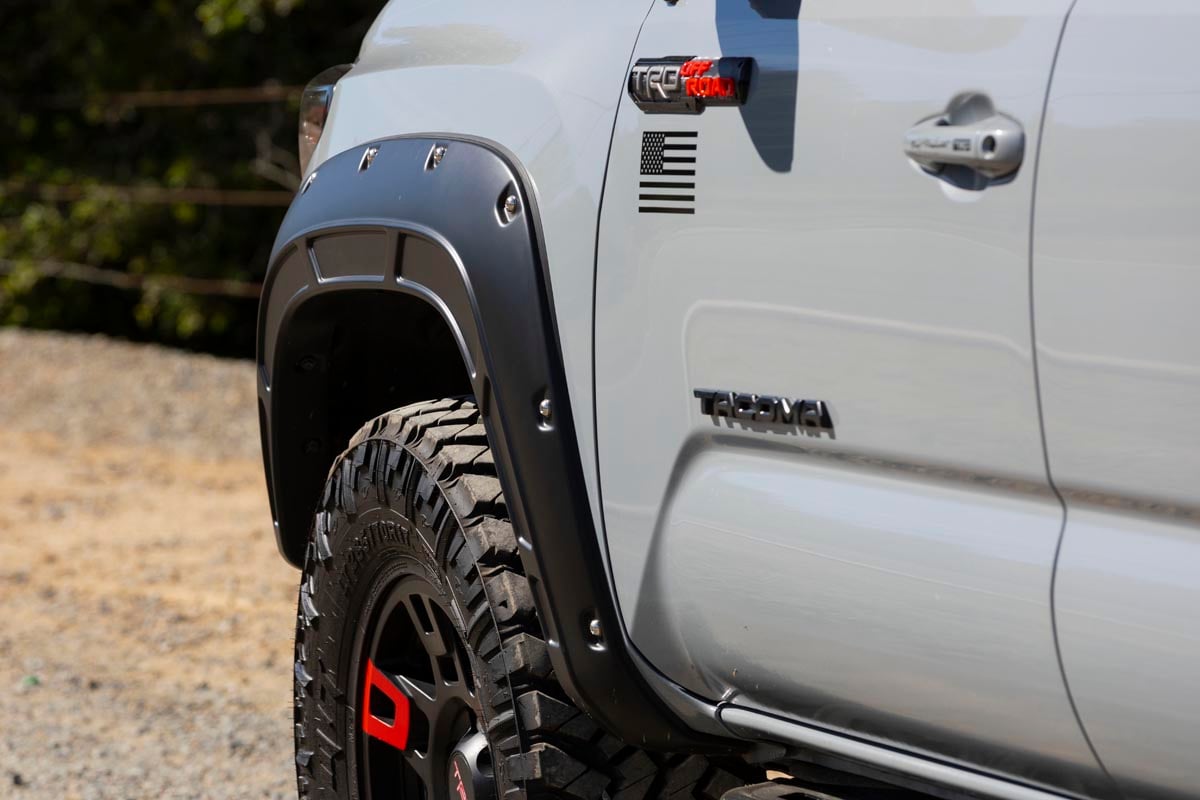 Fender Flares | Defender | 040 Super White | Toyota Tacoma 2WD/4WD (16-23)