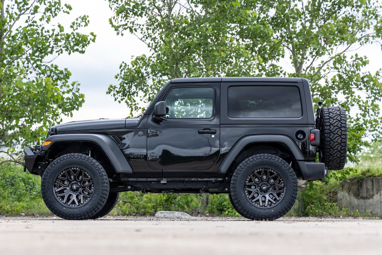 Rough Country 95 Series Wheel | Machined One-Piece | Gloss Black | 20x10 | 5x5 | -19mm