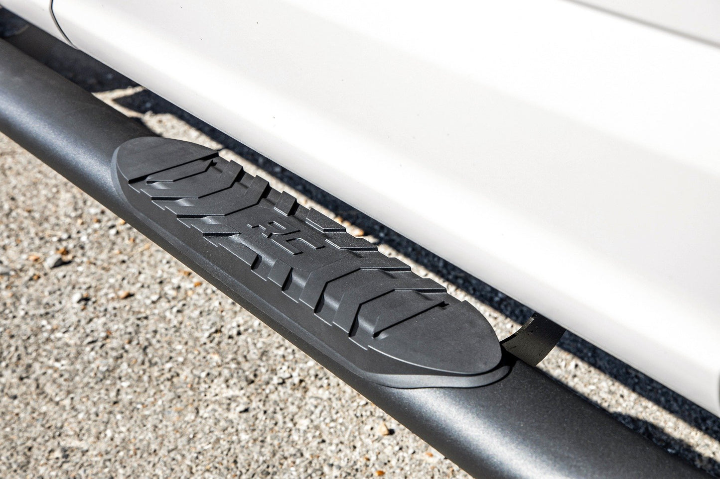 Oval Nerf Step | Crew Cab | Black | Ford F-150/Lightning/F-250/F-350/Raptor (15-26)