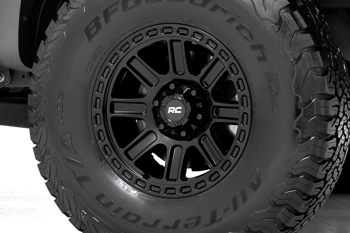 Rough Country 84 Series Wheel | Gloss Black | 18x8.5 | 5x5 | +0mm