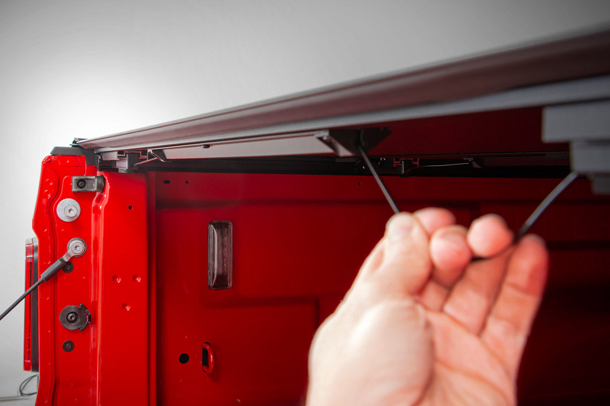 Hard Low Profile Bed Cover | 5'7" Bed | Ford F-150 2WD/4WD (04-14)