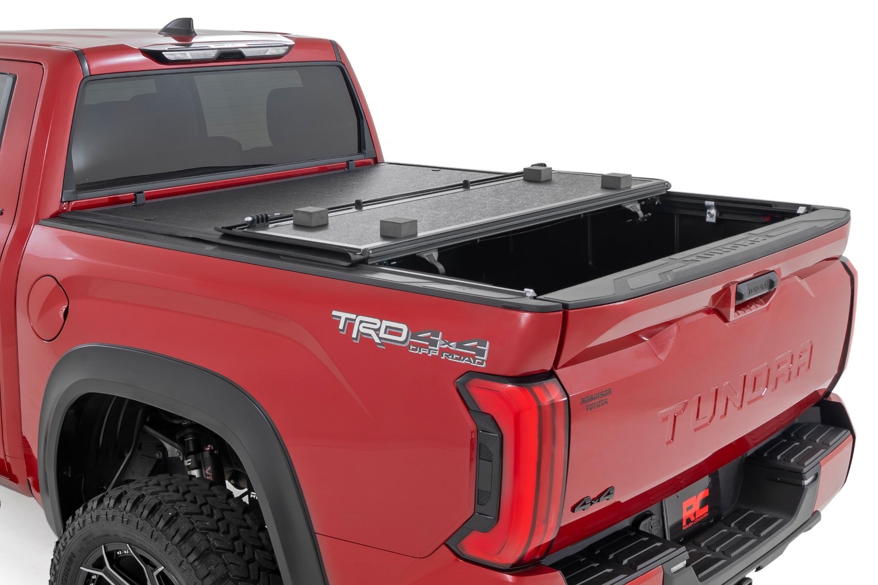 Hard Low Profile Bed Cover | 5'7" Bed | Cargo Mgmt | Toyota Tundra (22-23)