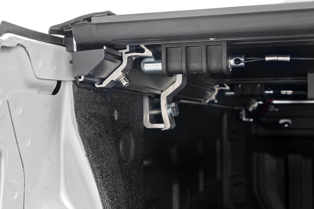 Hard Low Profile Bed Cover | 5'10" Bed | Chevy/GMC 1500 (19-23)